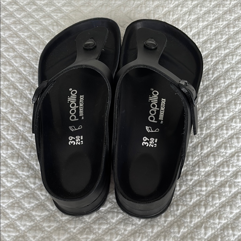 Women’s size Euro 39 Birkenstock Giza sandals.  US size 8 never worn.